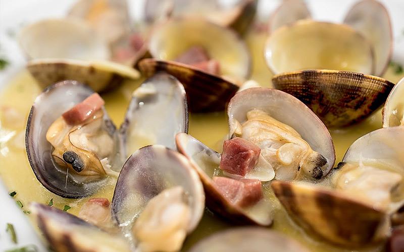 Almejas al Tío Pepe - Restaurante Mesón Criollo de Cádiz